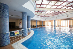 indoor-pool-v4114237
