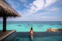 Infinity-pool-of-the-over-water-villas-at-Joali-Maldives
