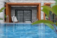 Swim-Up-Room12-1